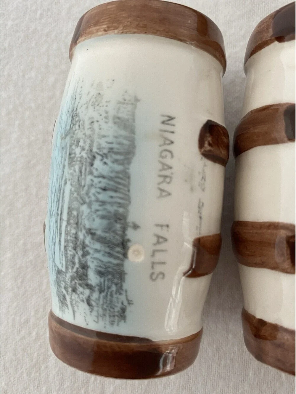 Vintage 1950s Salt & Pepper Shakers- Niagara Falls Canada- Barrels- Japan ~ 3”